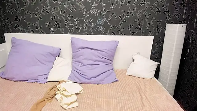 MelaniGrand online show from 6, 3, 2026