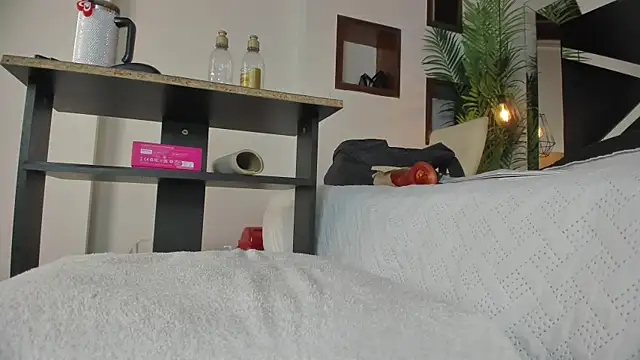 Snapshot of candy_sweet_ chatting on 8, 10, 2025 candy sweet  online show from 8, 10, 2025