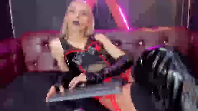 Snapshot of Victoria_Badgal_ chatting on 18, 12, 2024 Victoria Badgal online show from 18, 12, 2024