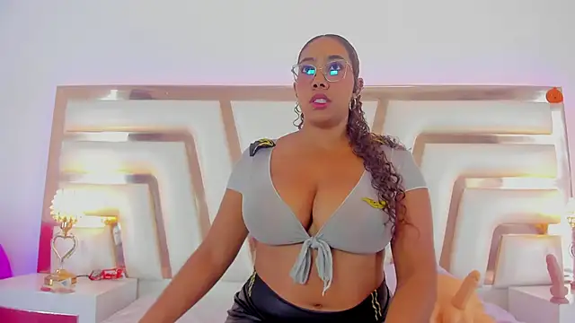 Aisharhodes00 online show from 4, 11, 2025