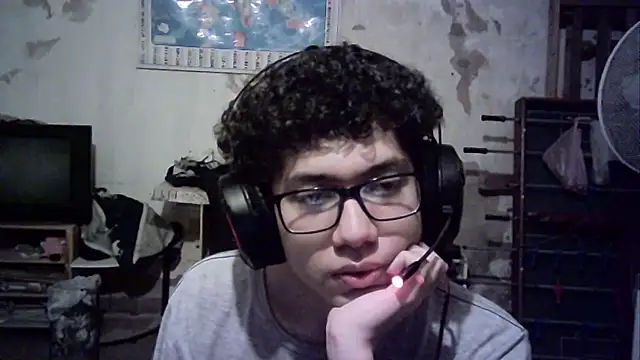 Snapshot of Emv2 chatting on 22, 10, 2025 Emv2 online show from 22, 10, 2025