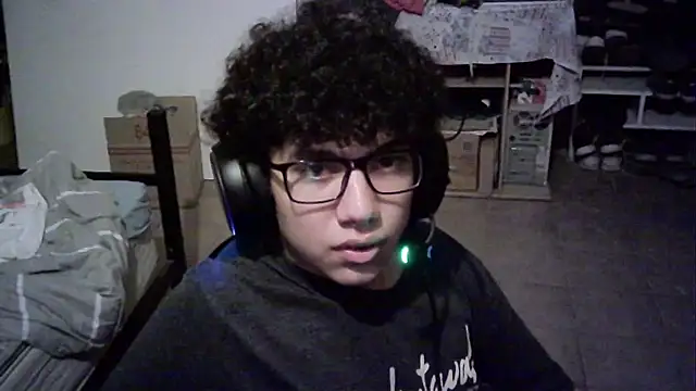 Snapshot of Emv2 chatting on 10, 3, 2026 Emv2 online show from 10, 3, 2026