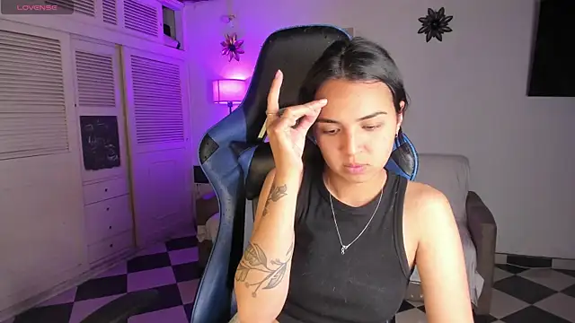 Miss Nicole online show from 17, 1, 2025