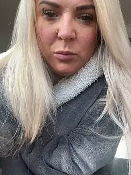 Snapshot of Bustyblondebabe32 chatting on 4, 3, 2026 Bustyblondebabe32 online show from 4, 3, 2026