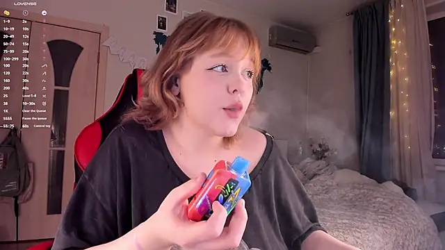 Snapshot of LisaLaas chatting on 5, 12, 2024 LisaLaas online show from 5, 12, 2024