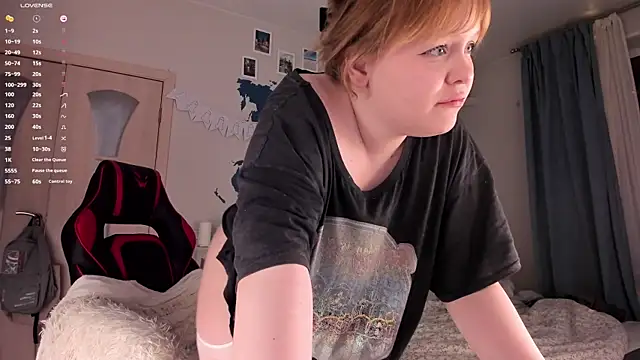 Snapshot of LisaLaas chatting on 6, 12, 2024 LisaLaas online show from 6, 12, 2024