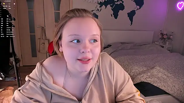 Snapshot of LisaLaas chatting on 14, 12, 2024 LisaLaas online show from 14, 12, 2024