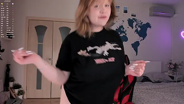 Snapshot of LisaLaas chatting on 21, 12, 2024 LisaLaas online show from 21, 12, 2024