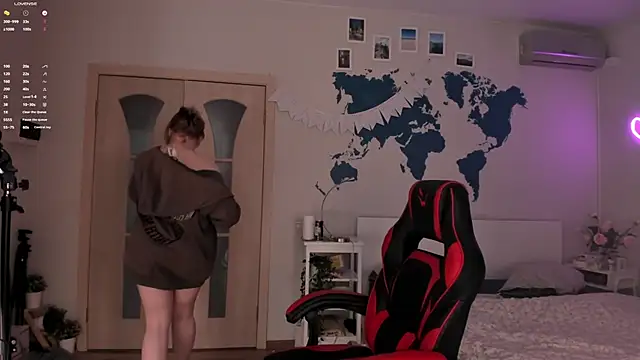 Snapshot of LisaLaas chatting on 22, 12, 2024 LisaLaas online show from 22, 12, 2024