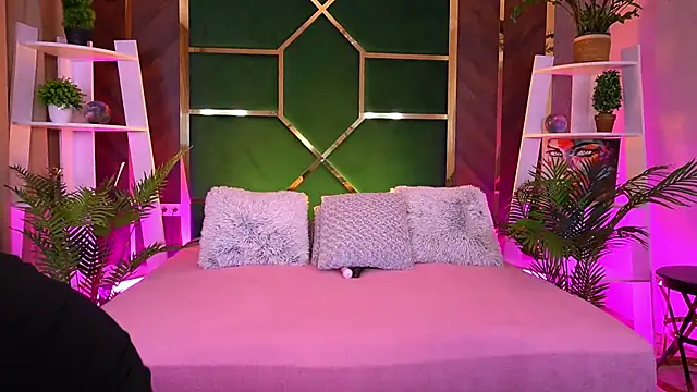 Snapshot of LittleeCutee chatting on 27, 9, 2025 LittleeCutee online show from 27, 9, 2025