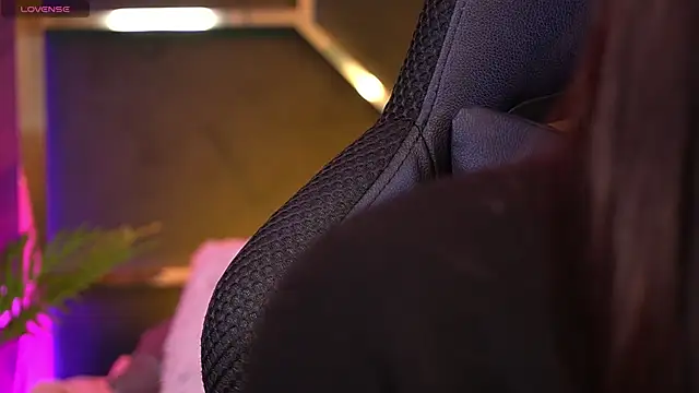 Snapshot of LittleeCutee chatting on 25, 10, 2025 LittleeCutee online show from 25, 10, 2025