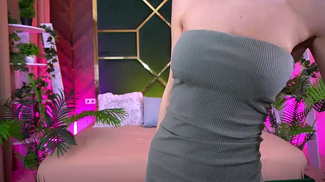 Snapshot of LittleeCutee chatting on 8, 2, 2026 LittleeCutee online show from 8, 2, 2026