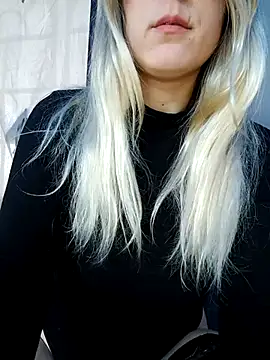 dolcehelena993 online show from 15, 3, 2026