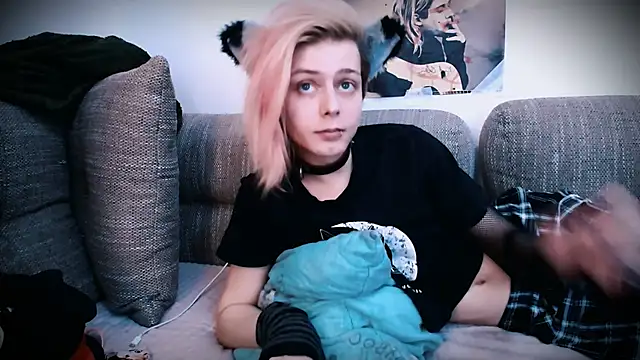 Littlepinkcat online show from 27, 10, 2025