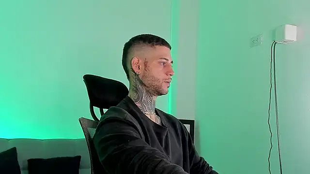  jamesleandros1 online show from 4, 7, 2026