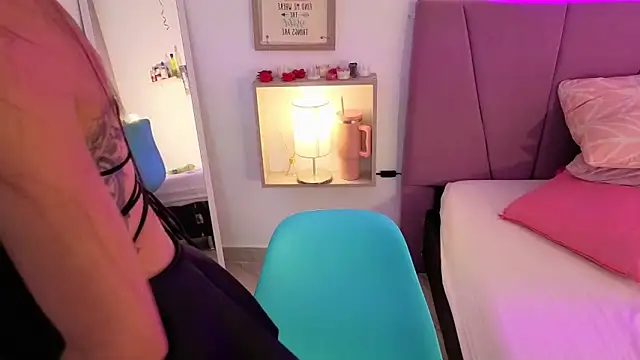 PIA STONE online show from 3, 2, 2026