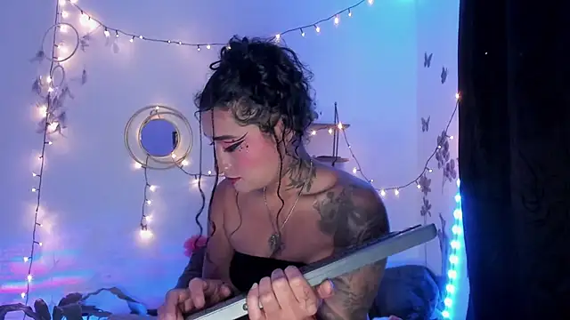 Snapshot of Eva_Lee_ chatting on 1, 3, 2025 Eva Lee  online show from 1, 3, 2025