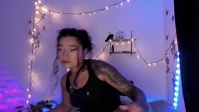 Snapshot of Eva_Lee_ chatting on 6, 3, 2025 Eva Lee  online show from 6, 3, 2025