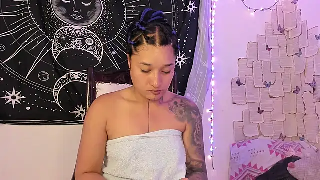 Snapshot of Eva_Lee_ chatting on 10, 9, 2025 Eva Lee  online show from 10, 9, 2025