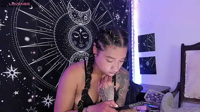 Snapshot of Eva_Lee_ chatting on 16, 10, 2025 Eva Lee  online show from 16, 10, 2025