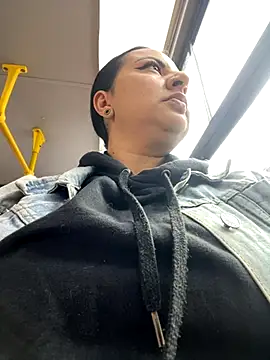 Abril Luv online show from 26, 9, 2025