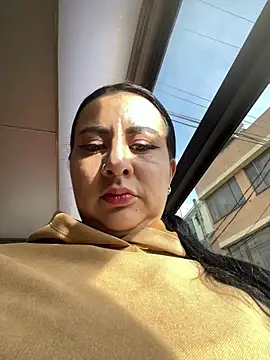 Abril Luv online show from 2, 10, 2025