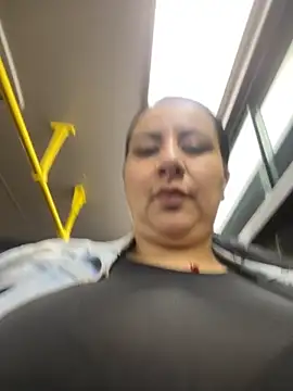 Abril Luv online show from 15, 10, 2025