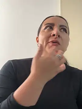 Abril Luv online show from 23, 2, 2026