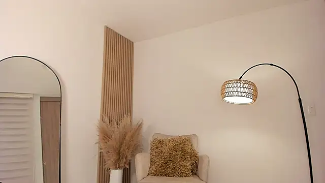 wandathompson  online show from 2, 12, 2025