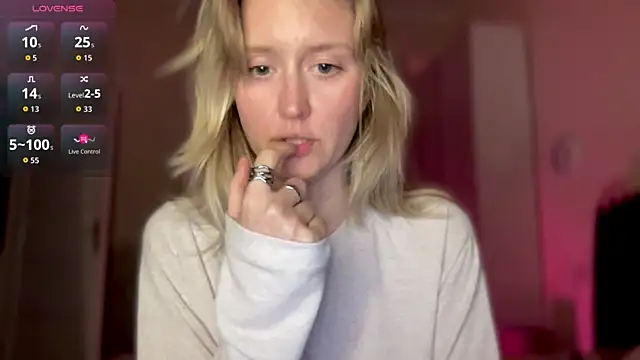 Snapshot of iilovetomatoes chatting on 29, 10, 2025 iilovetomatoes online show from 29, 10, 2025