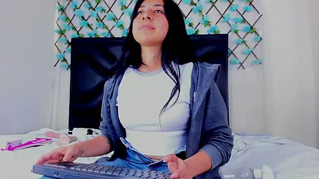 EmmaWilliamss online show from 24, 6, 2026
