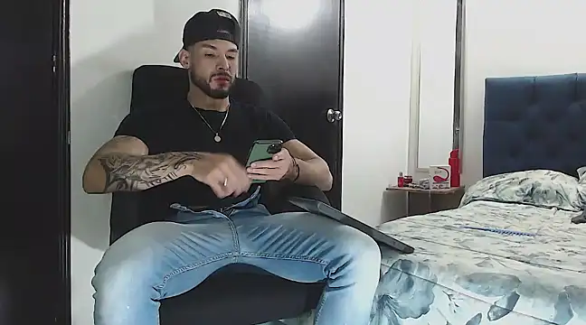 Snapshot of danielconor_26 chatting on 27, 12, 2024 danielconor 26 online show from 27, 12, 2024