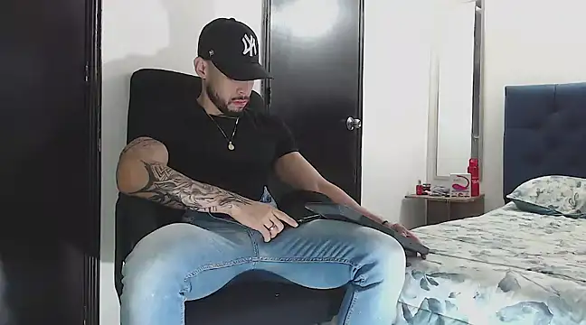 Snapshot of danielconor_26 chatting on 27, 12, 2024 danielconor 26 online show from 27, 12, 2024