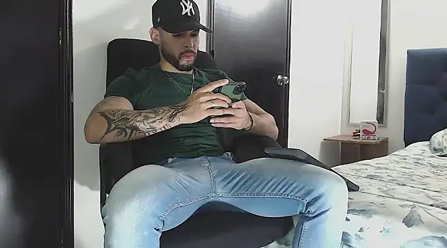 Snapshot of danielconor_26 chatting on 28, 12, 2024 danielconor 26 online show from 28, 12, 2024