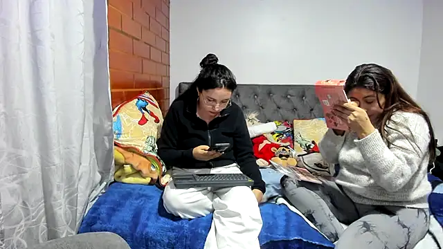  girls on fire  online show from 22, 12, 2025