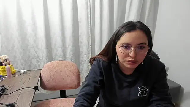  girls on fire  online show from 3, 8, 2026