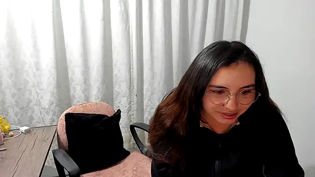  girls on fire  online show from 5, 8, 2026