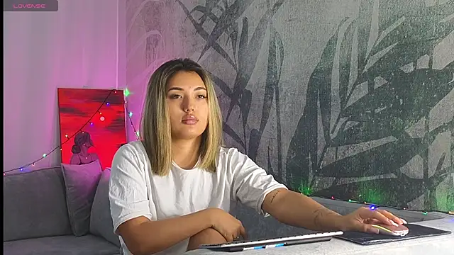 Snapshot of lily__foster chatting on 1, 1, 2025 lily foster online show from 1, 1, 2025