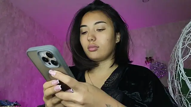 Snapshot of lily__foster chatting on 18, 12, 2025 lily foster online show from 18, 12, 2025