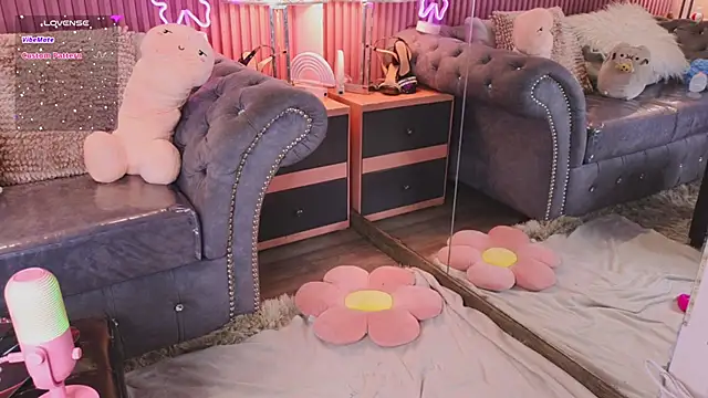 Emiily Scott1 online show from 8, 1, 2025