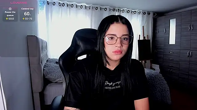 Snapshot of aliice_walker_ chatting on 26, 11, 2025 aliice walker online show from 26, 11, 2025