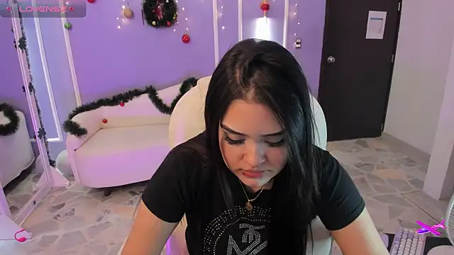 Snapshot of martinasaez chatting on 15, 12, 2024 martinasaez online show from 15, 12, 2024