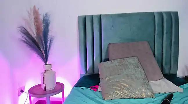 NoraDasilva online show from 22, 2, 2025