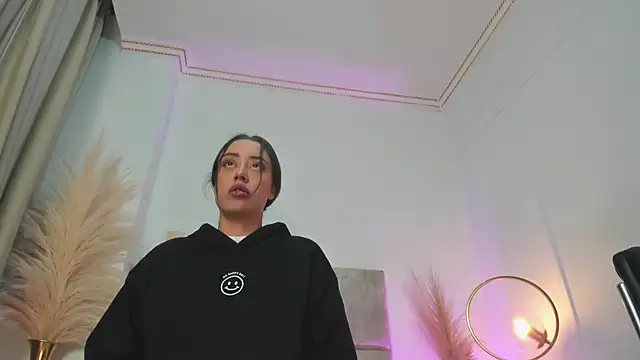 NoraDasilva online show from 4, 10, 2025