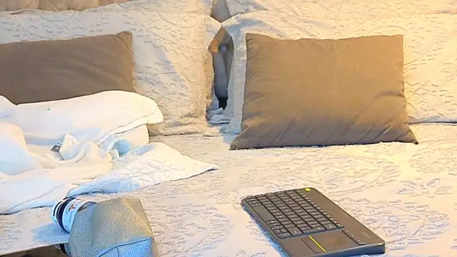 KeryHillson online show from 8, 11, 2025