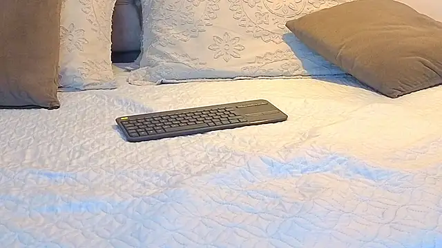 KeryHillson online show from 10, 11, 2025