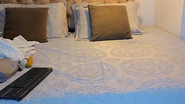 KeryHillson online show from 22, 11, 2025