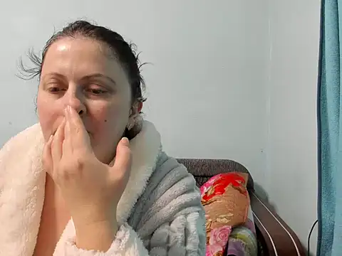 Snapshot of Lillian2 chatting on 8, 12, 2024 Lillian2 online show from 8, 12, 2024