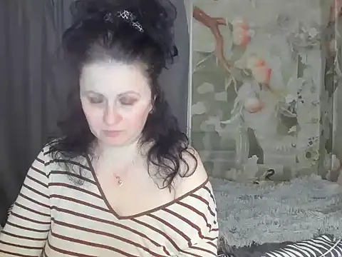 Snapshot of Lillian2 chatting on 27, 10, 2025 Lillian2 online show from 27, 10, 2025