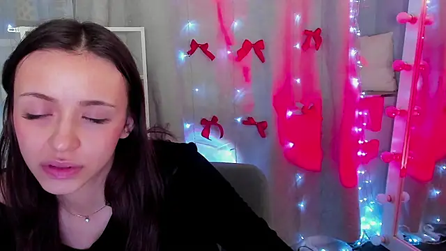 Snapshot of MipsyMipson chatting on 5, 1, 2025 MipsyMipson online show from 5, 1, 2025